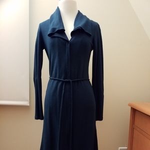 Elegant Elie Tahari Wool blend Knit Dress